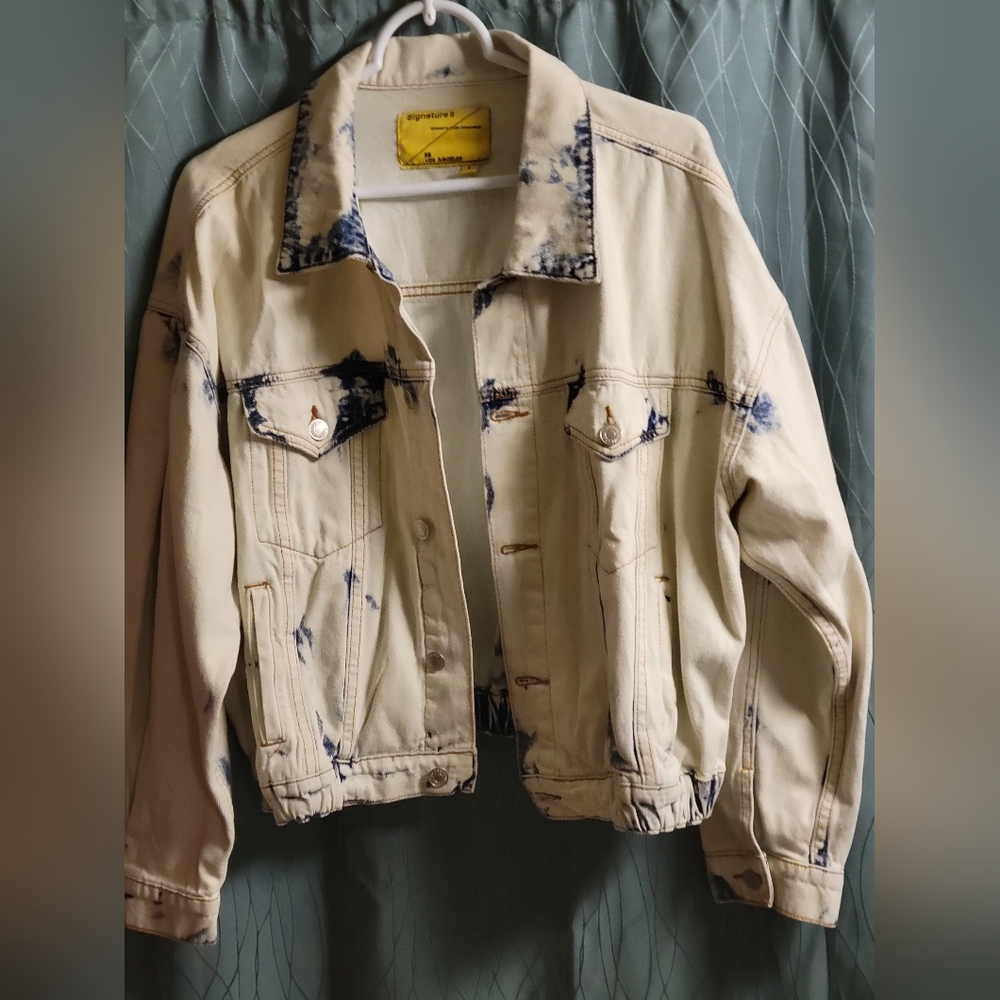 Jacket,blue in color